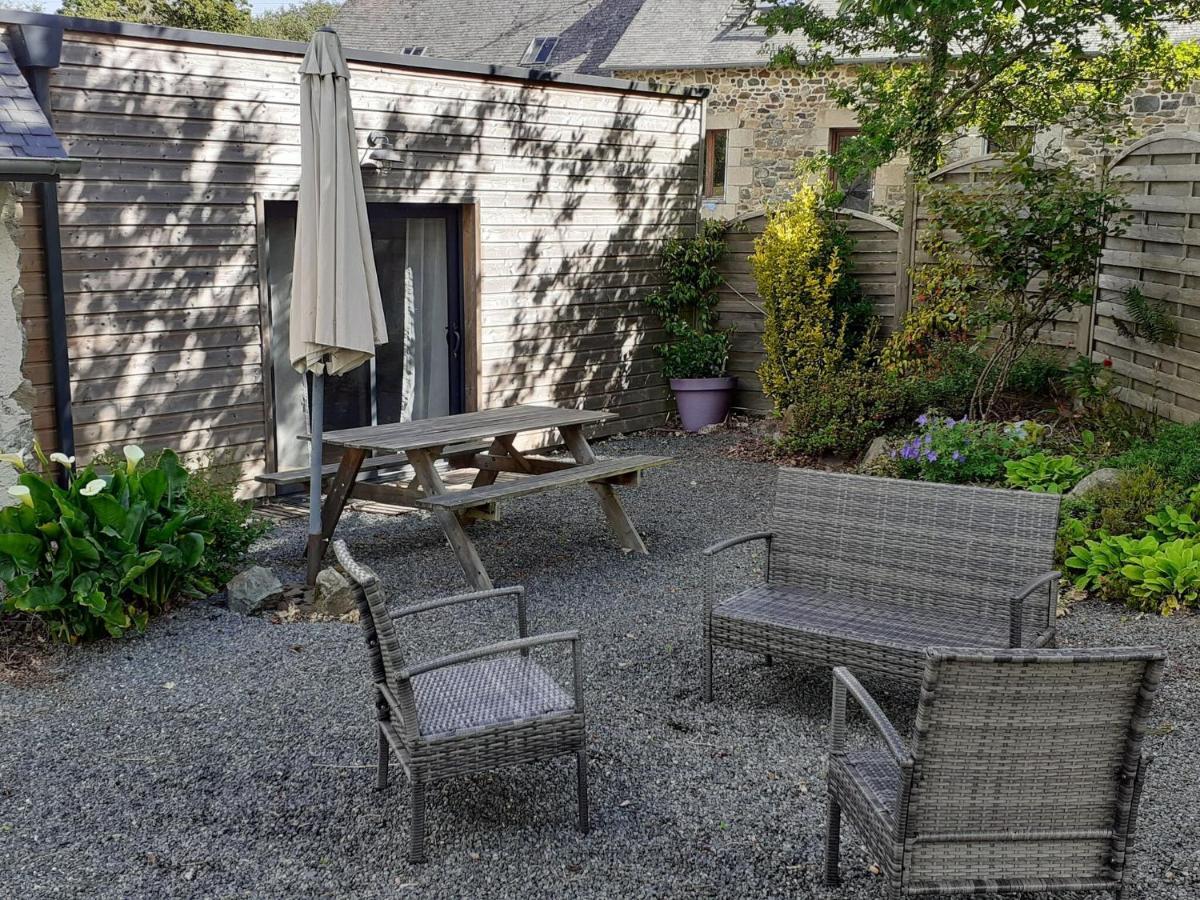 Breton Stone House In Saint Gilles Les Boisヴィラ エクステリア 写真