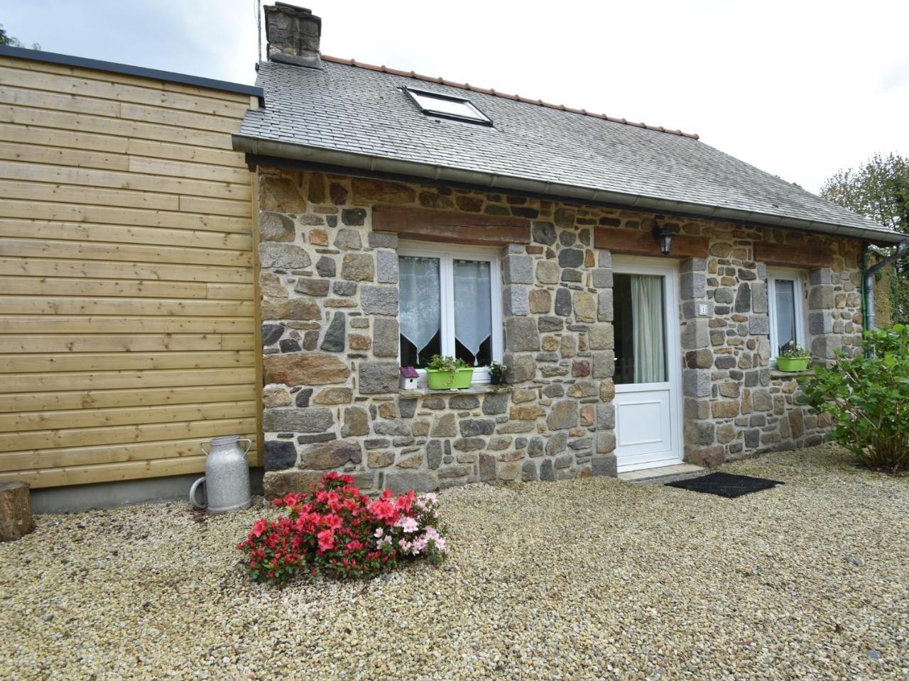 Breton Stone House In Saint Gilles Les Boisヴィラ エクステリア 写真
