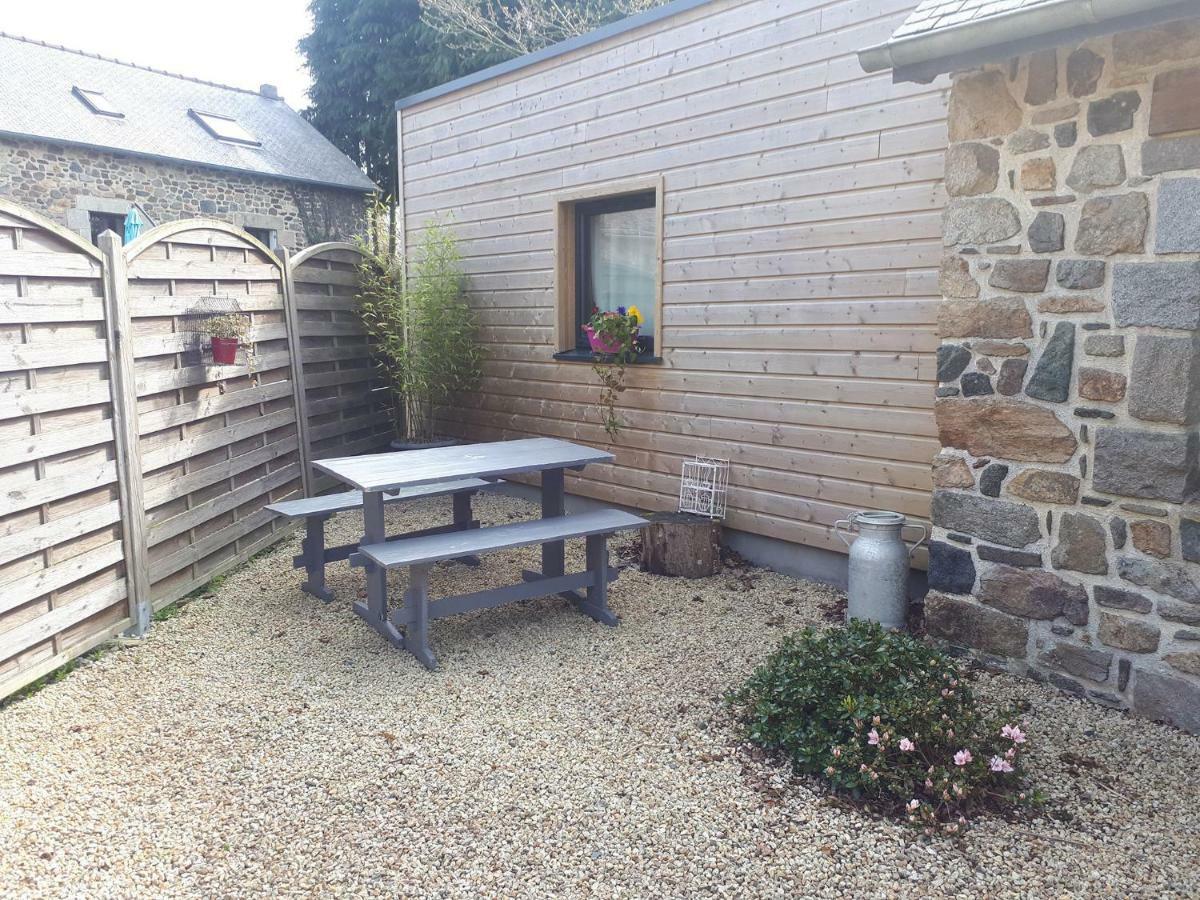Breton Stone House In Saint Gilles Les Boisヴィラ エクステリア 写真